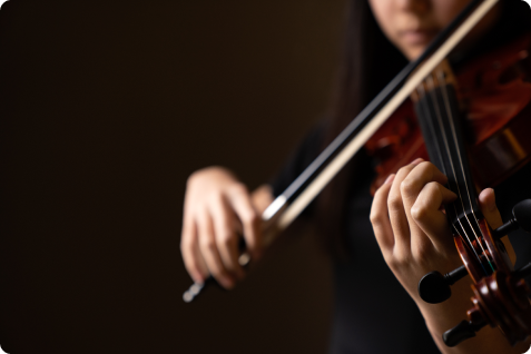 Instrumentista tocando violino